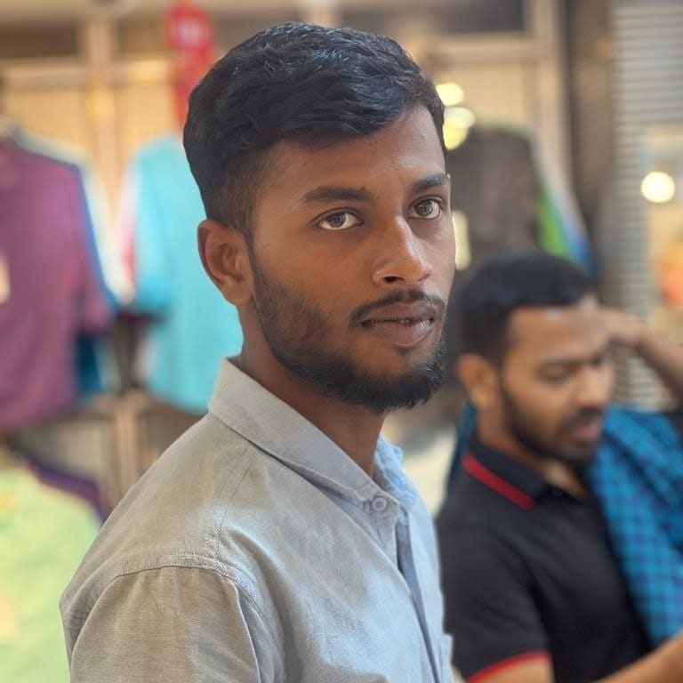 খুলনা শহর জুড়ে সন্ত্রাসী কর্মকাণ্ড দোকান প্রতি চাঁদাবাজি ও মাদক ব্যবসা মূল হোতা আকাশ দাস।