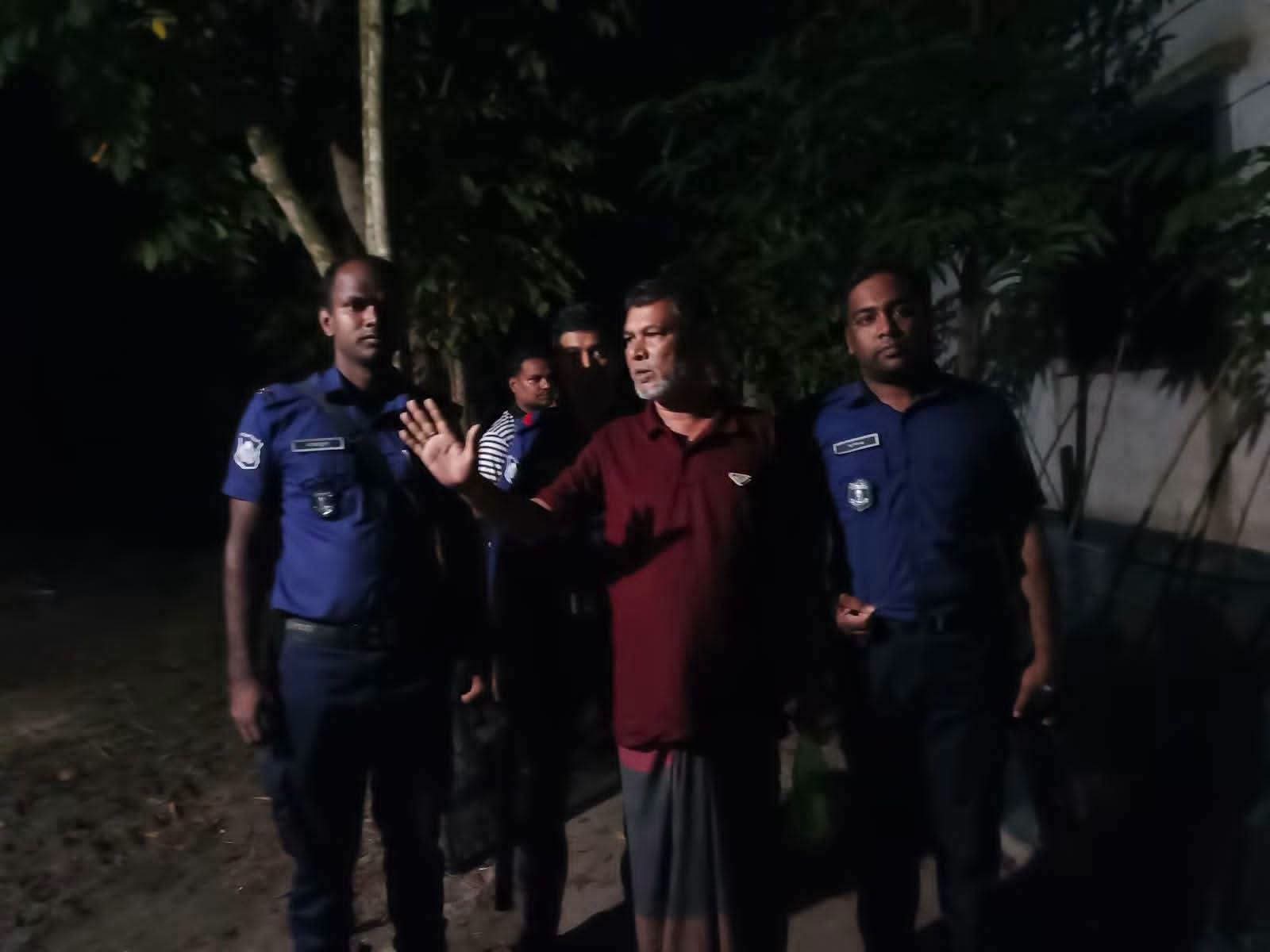 বটিয়াঘাটা উপজেলার গঙ্গারামপুর ইউনিয়ন আওয়ামীলীগ সভাপতি শেখ হাদি গ্রেফতার।